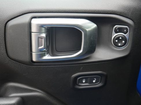 Used 2025 Jeep Gladiator Sport AWD/4WD image 15