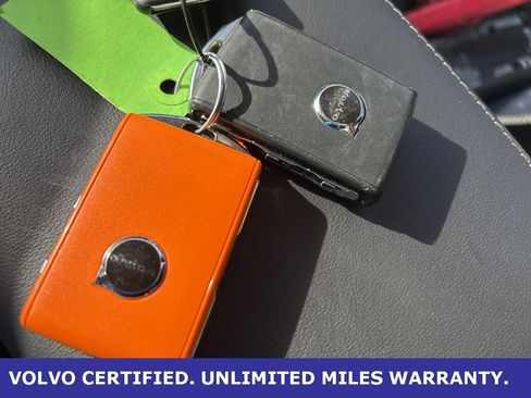 Certified 2025 Volvo XC60 B5 Core image 27