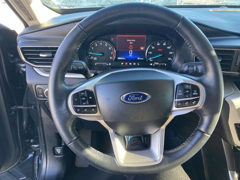 Used 2022 Ford Explorer XLT w/ Equipment Group 202A image 33