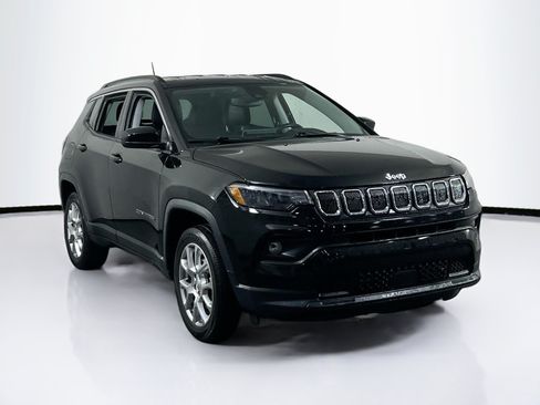 Used 2022 Jeep Compass Latitude AWD/4WD image 3