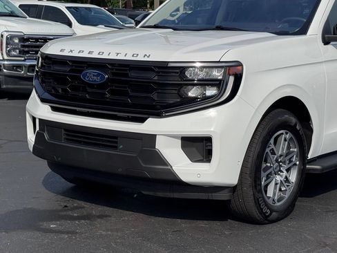 Used 2025 Ford Expedition Active RWD image 41
