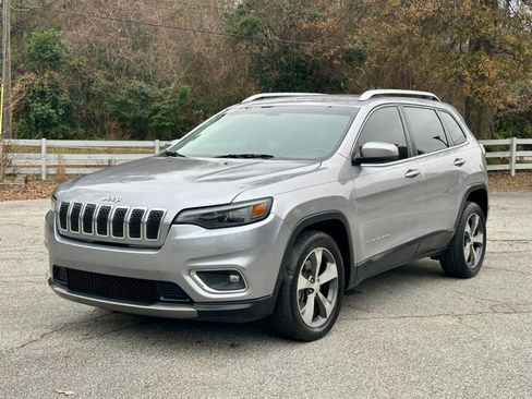 Used 2020 Jeep Cherokee Limited image 3