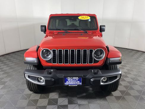 Used 2025 Jeep Wrangler Unlimited Sahara w/ Safety Group AWD/4WD image 12