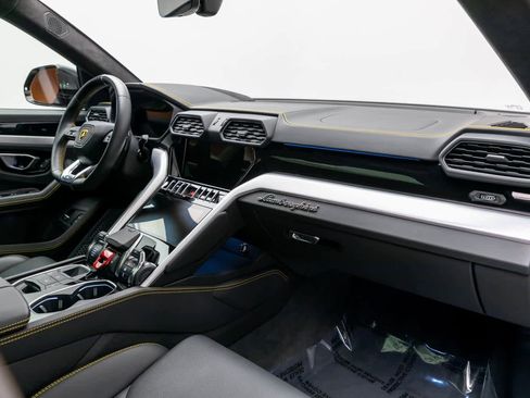 Used 2022 Lamborghini Urus image 59