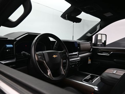 Used 2024 Chevrolet Silverado 3500 High Country w/ High Country Premium Package image 17
