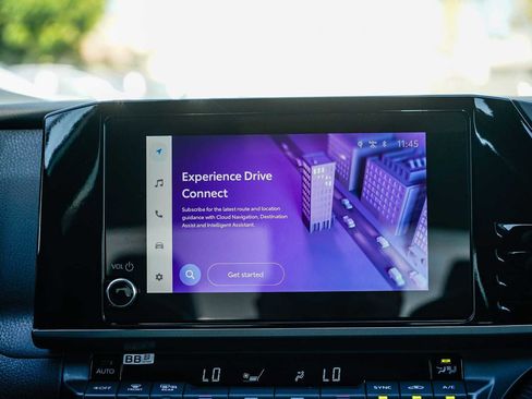 Used 2025 Toyota Camry SE image 13