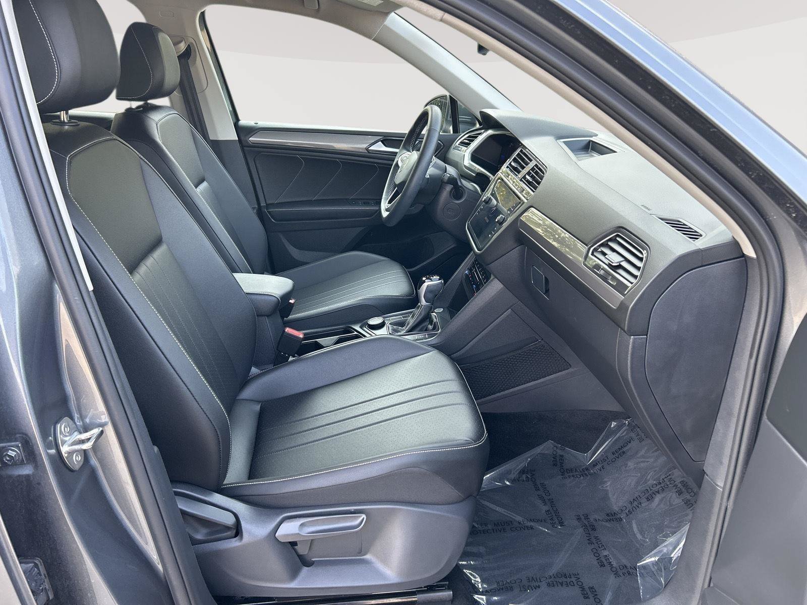 Used 2023 Volkswagen Tiguan SE AWD/4WD image 13