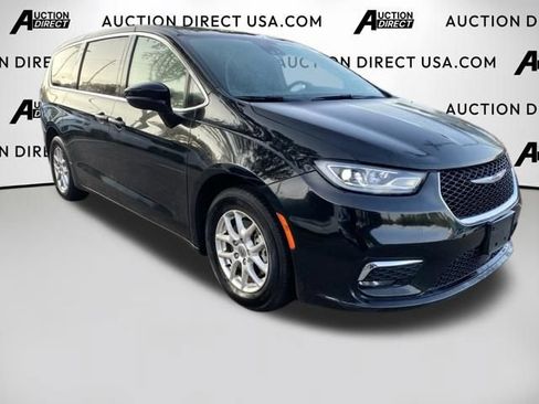 Used 2025 Chrysler Pacifica Select FWD image 25