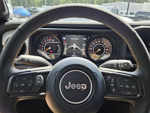 Used 2024 Jeep Gladiator Sport AWD/4WD image 20