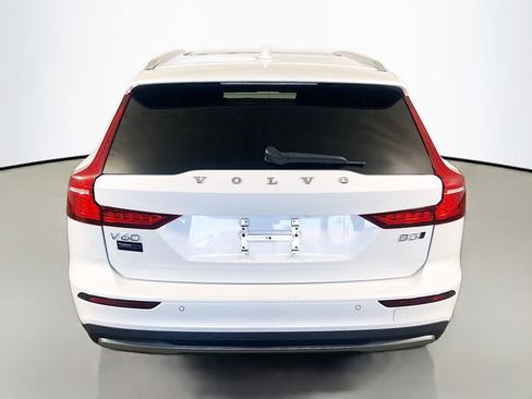Used 2023 Volvo V60 B5 Cross Country Plus AWD/4WD image 7
