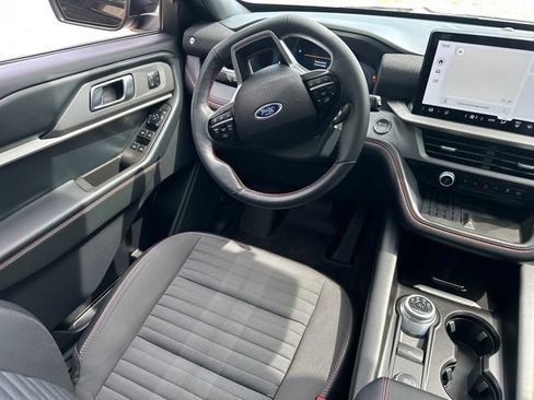 Certified 2025 Ford Explorer ST-Line w/ Premium Package AWD/4WD image 22
