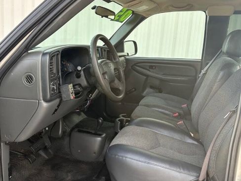 Used 2005 Chevrolet Silverado 2500 W/T w/ Snow Plow Prep Package image 7