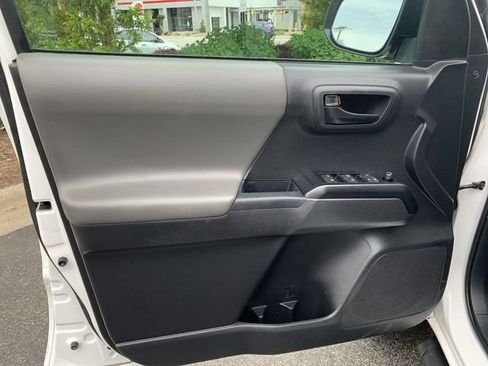 Certified 2023 Toyota Tacoma SR AWD/4WD image 17