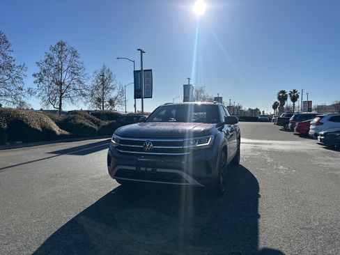 Used 2020 Volkswagen Atlas Cross Sport SE image 1