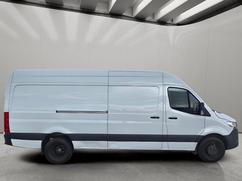Used 2022 Mercedes-Benz Sprinter 3500 w/ Parking Package image 7