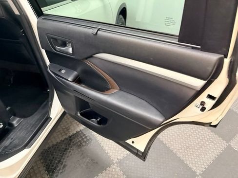 Used 2016 Toyota Highlander XLE AWD/4WD image 44