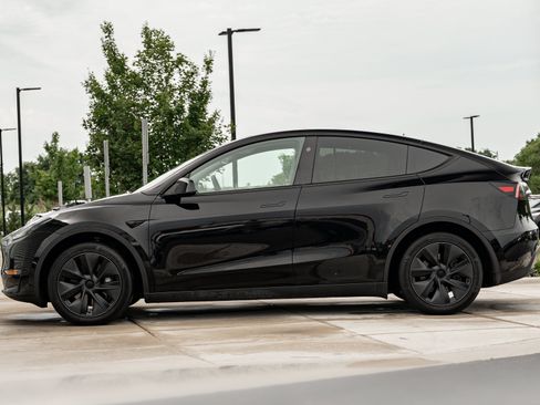 Used 2024 Tesla Model Y Long Range AWD/4WD image 6