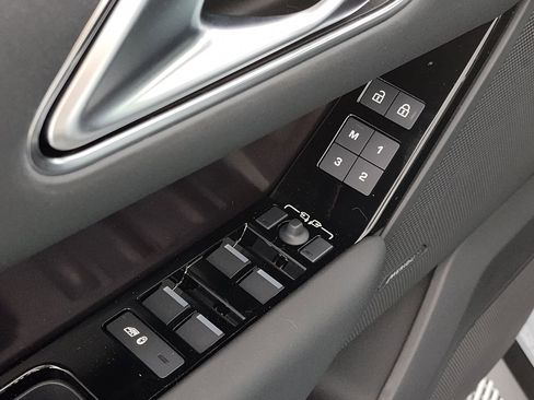 Used 2026 Land Rover Range Rover Velar Dynamic SE image 21