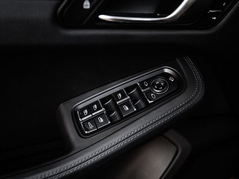 Certified 2023 Porsche Macan Turbo AWD/4WD image 22