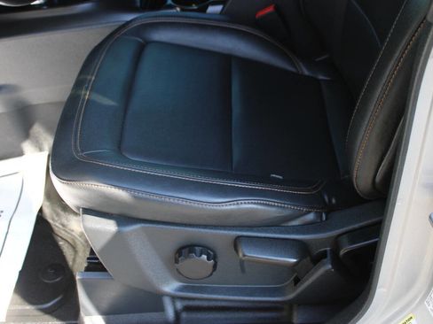 Used 2022 Ford Bronco Badlands image 8