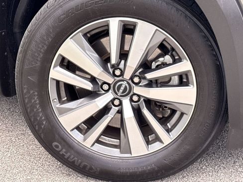 Used 2023 Nissan Pathfinder SL w/ Black Appearance Package AWD/4WD image 19