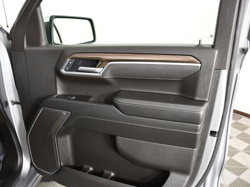 Used 2025 Chevrolet Silverado 1500 LT image 42