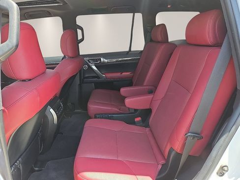 Used 2022 Lexus GX 460 Premium w/ Accessory Package AWD/4WD image 11