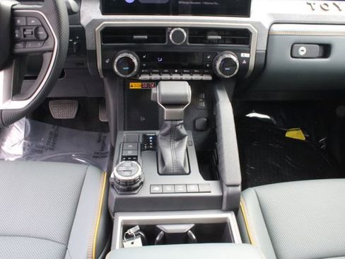 Used 2025 Toyota Tacoma Trailhunter image 18