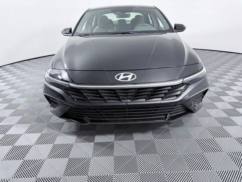Used 2024 Hyundai Elantra SEL image 3