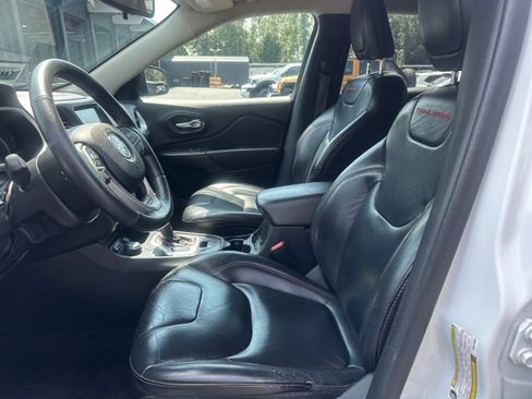 Used 2016 Jeep Cherokee Trailhawk w/ Leather Interior Group AWD/4WD image 9