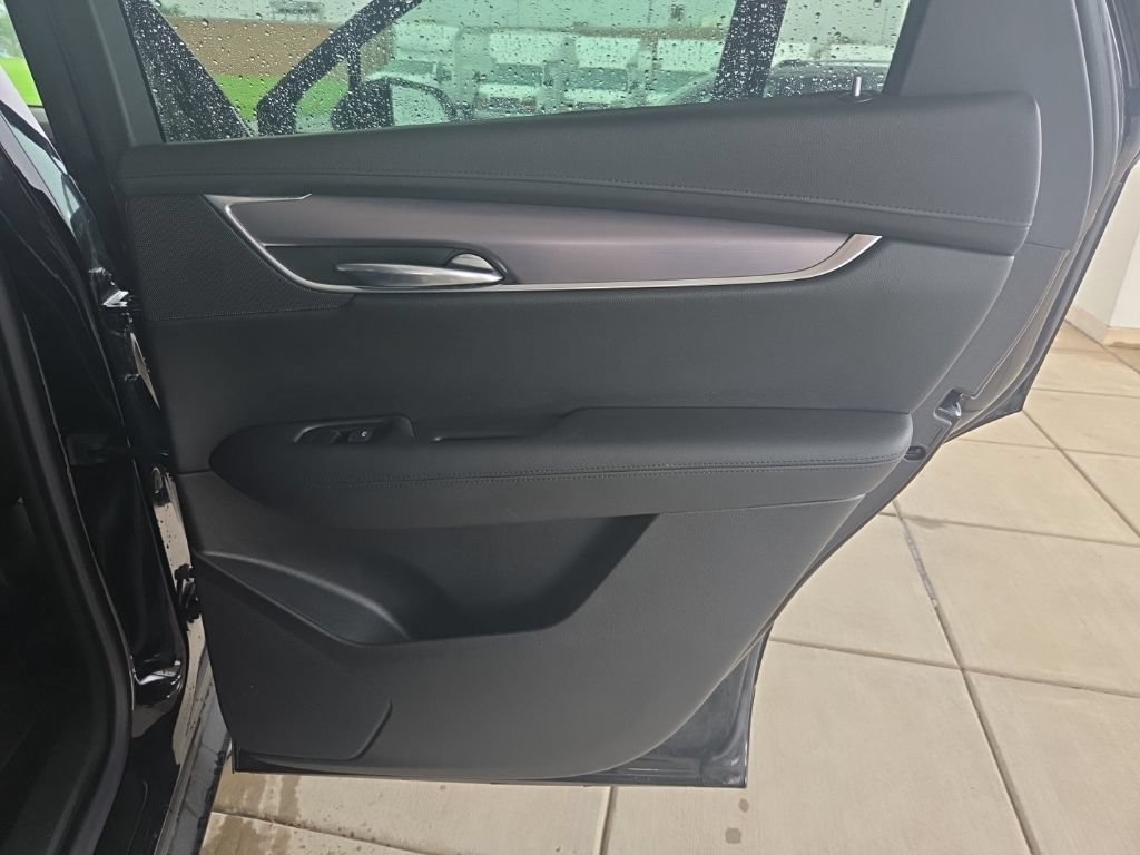 Used 2017 Cadillac XT5 Luxury w/ Driver Awareness Package FWD image 12