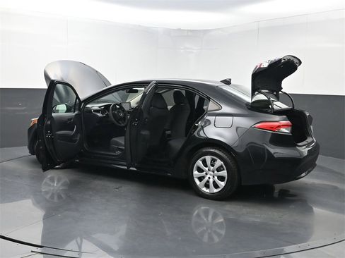 Used 2022 Toyota Corolla LE image 34