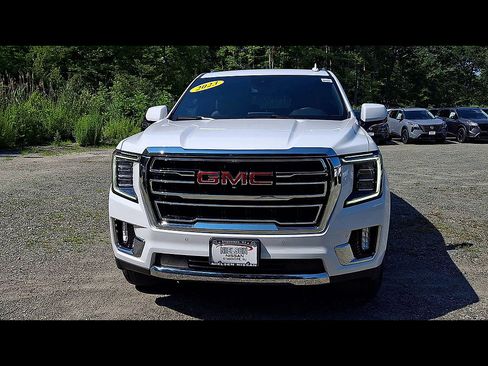 Used 2023 GMC Yukon SLT w/ SLT Luxury Package AWD/4WD image 3