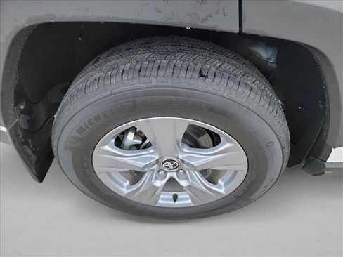 Used 2025 Toyota RAV4 XLE AWD/4WD image 11
