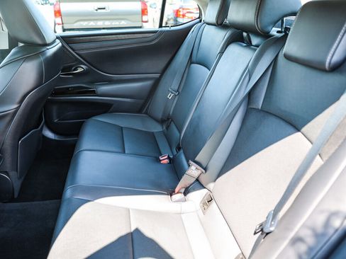 Used 2022 Lexus ES 350 w/ Premium Package image 8