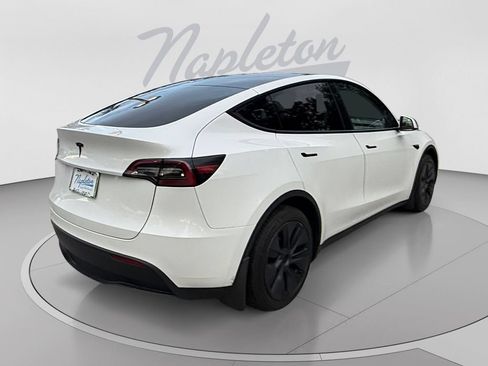 Used 2024 Tesla Model Y Long Range RWD image 6