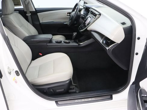 Used 2018 Toyota Avalon Limited FWD image 41