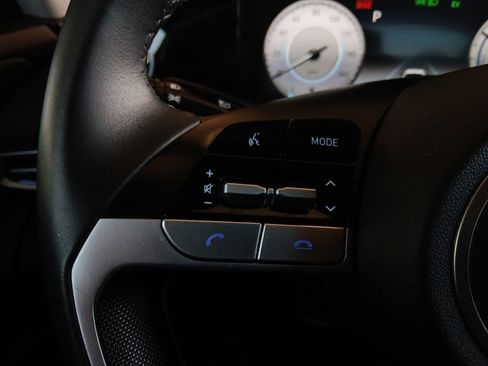 Used 2022 Hyundai Elantra Limited image 19