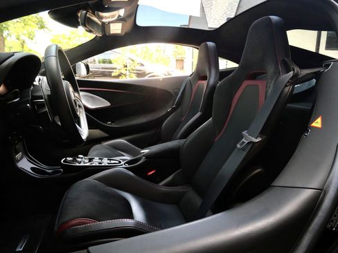 Used 2023 McLaren GT RWD image 20