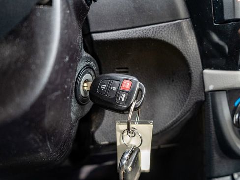 Used 2016 Toyota Corolla LE image 23