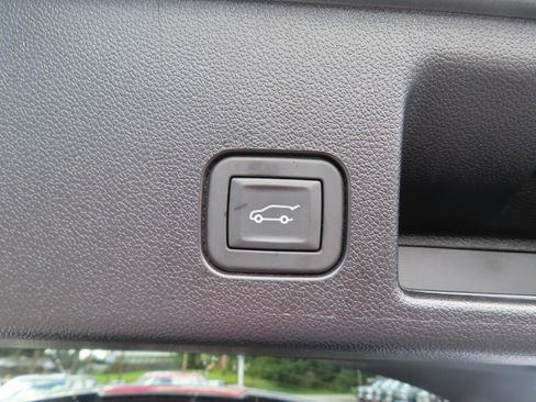 Used 2025 Chevrolet Equinox EV RS w/ Convenience Package II AWD/4WD image 40