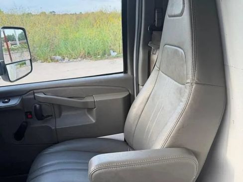 Used 2020 GMC Savana 3500 Extended w/ Driver Convenience Package RWD image 14