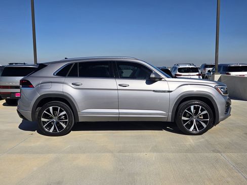 Used 2024 Volkswagen Atlas Cross Sport SEL Premium R-Line image 8