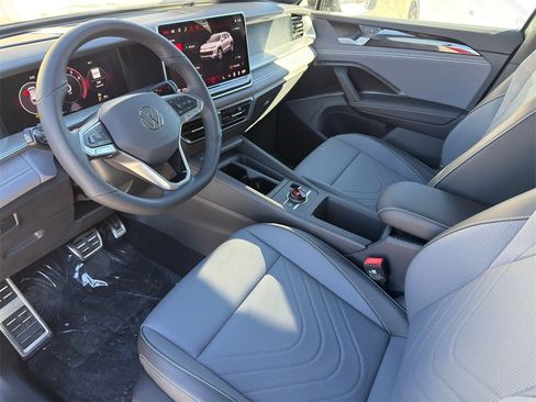 New 2026 Volkswagen Tiguan SE R-Line image 11