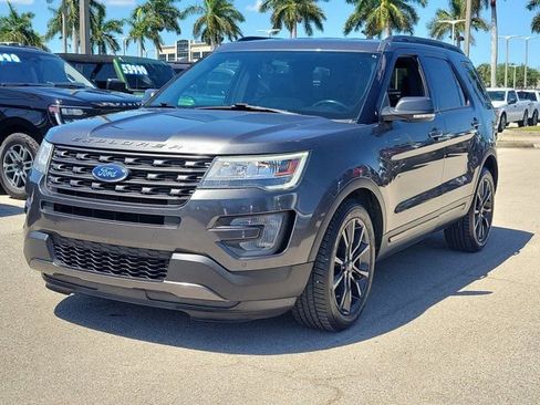 Certified 2017 Ford Explorer XLT w/ Equipment Group 202A FWD image 3