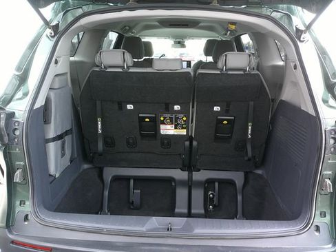 Used 2024 Toyota Sienna LE AWD/4WD image 24