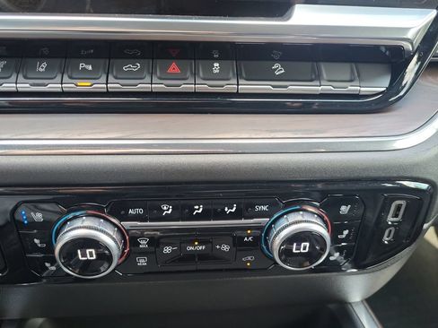 Used 2024 GMC Sierra 2500 SLT w/ SLT Premium Package AWD/4WD image 32