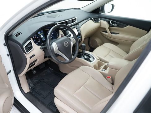 Used 2016 Nissan Rogue SL w/ SL Premium Package FWD image 4