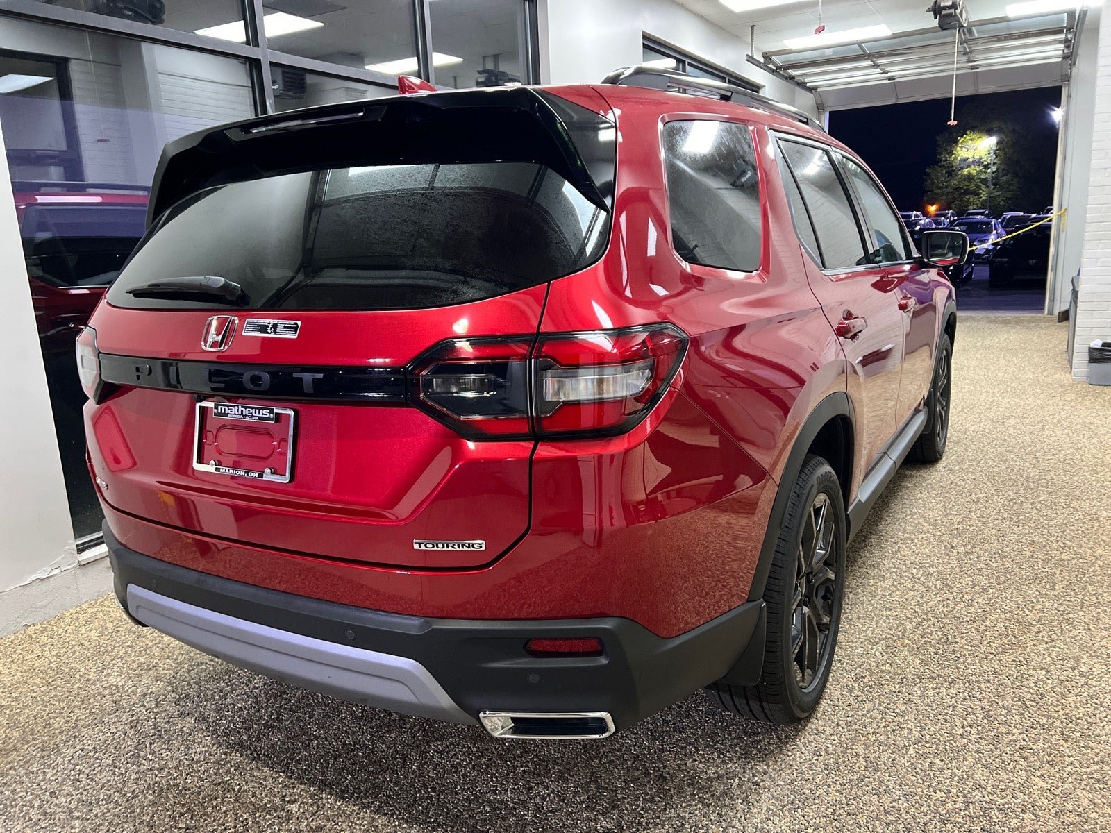 Used 2025 Honda Pilot Touring image 2