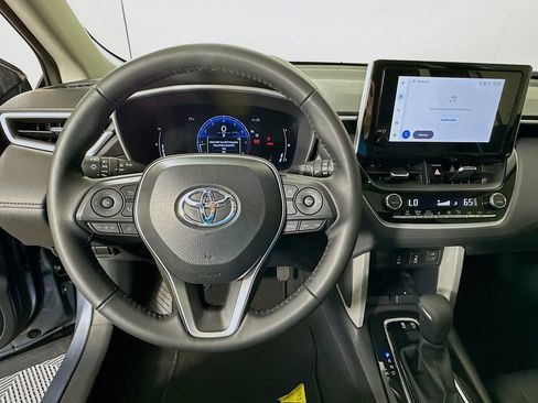 Certified 2025 Toyota Corolla Cross XLE FWD image 11